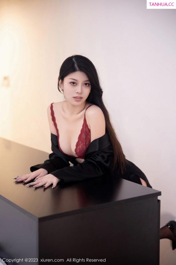   [XiuRen]高清写真图 2023.03.14 No.6409 四月月 黑丝美腿第16张图片